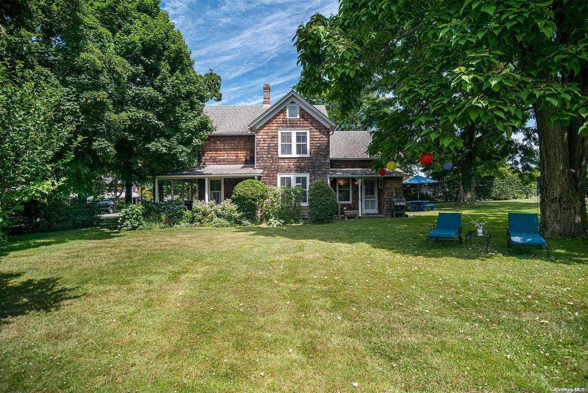 Backyard, Exterior, Facade, Brick Facade, Brick Traditional