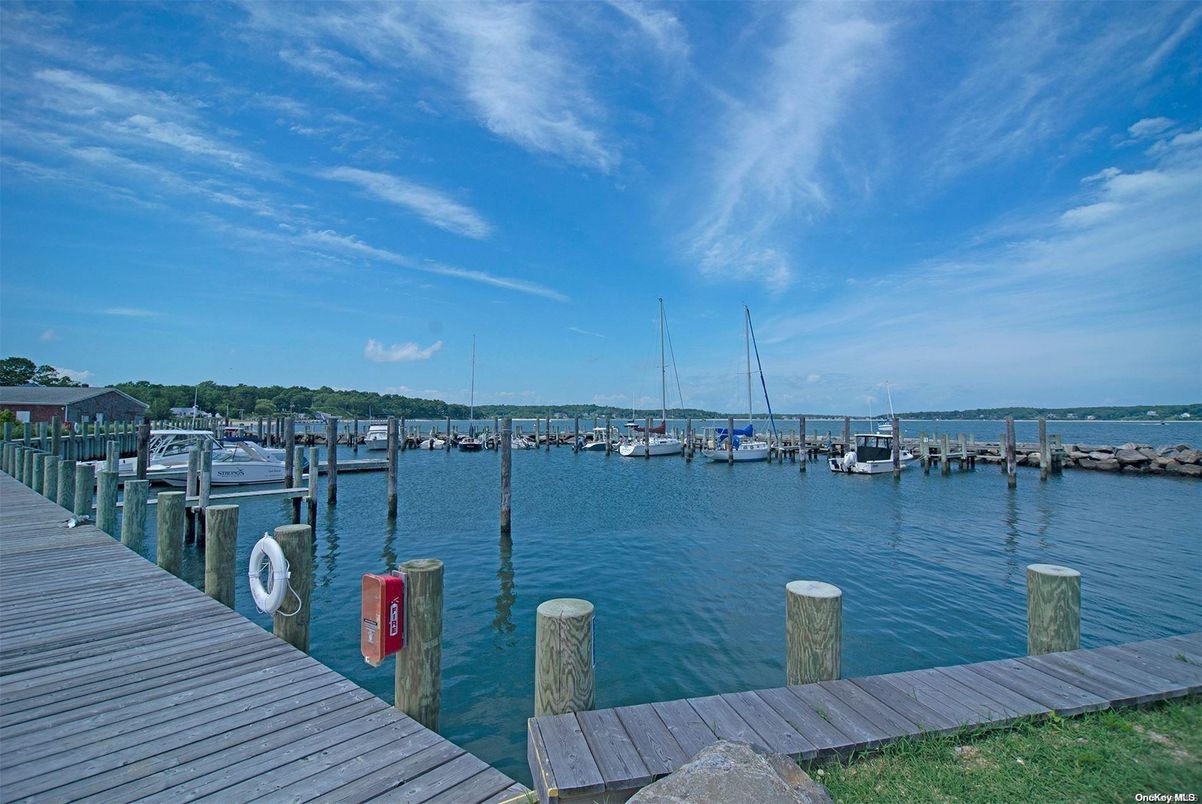 Exterior, Lake