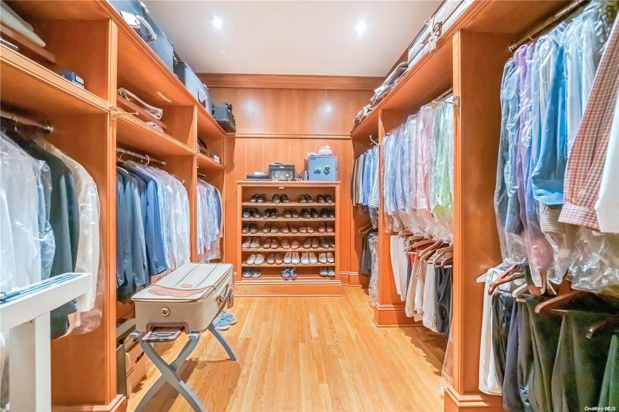 Interior, Recessed Lighting, Walk-in Closets, Wood Texture Flooring