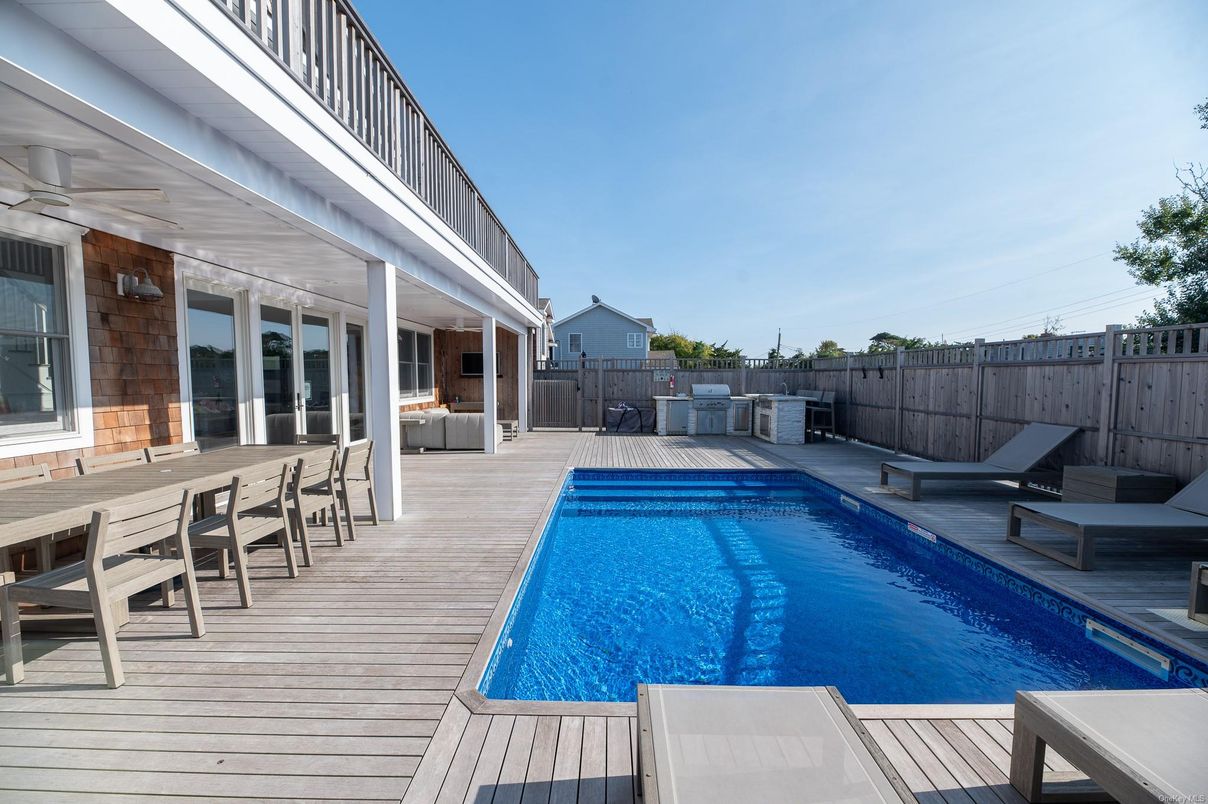 Exterior, Pool