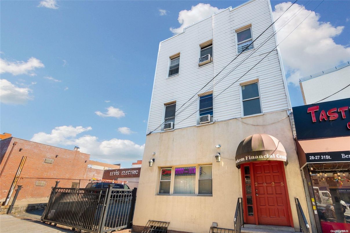 Exterior, Facade, None
