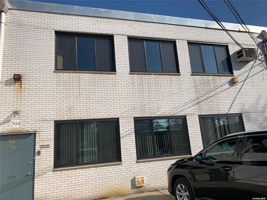 Exterior, Facade, Brick Facade, Rowhouse