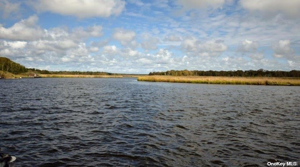 Exterior, Lake