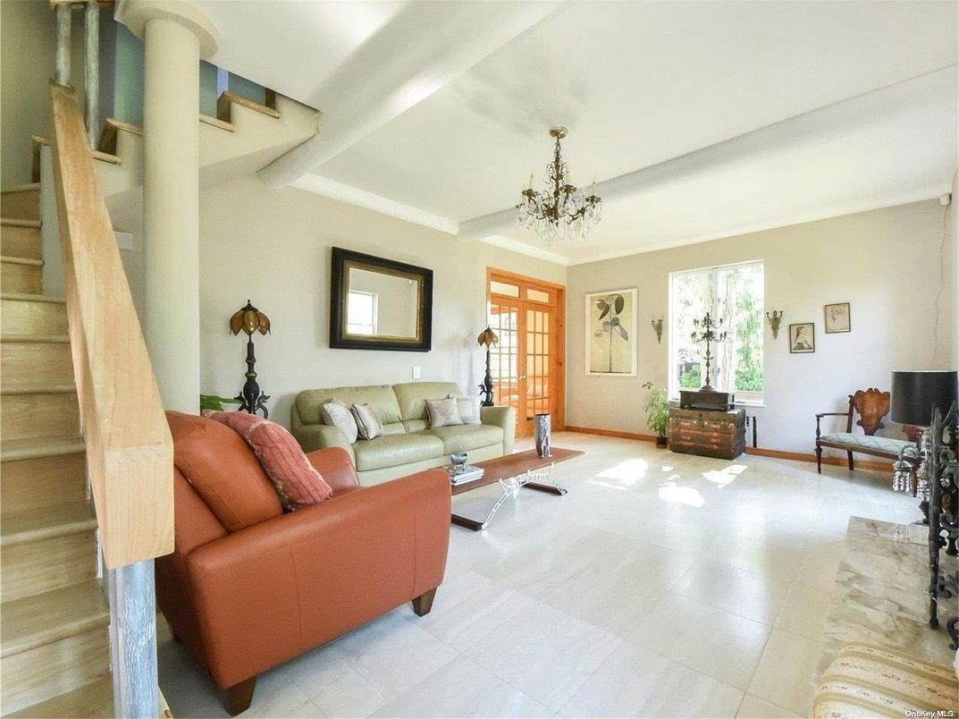 Chandelier, Interior, Living room