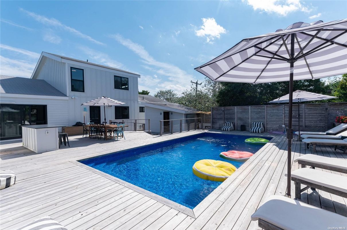 Exterior, Pool