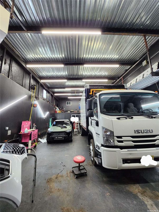 Garage, Interior