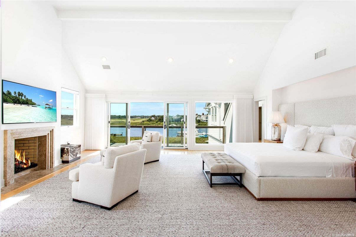 Bedroom, Fireplace, Interior, Recessed Lighting, Water