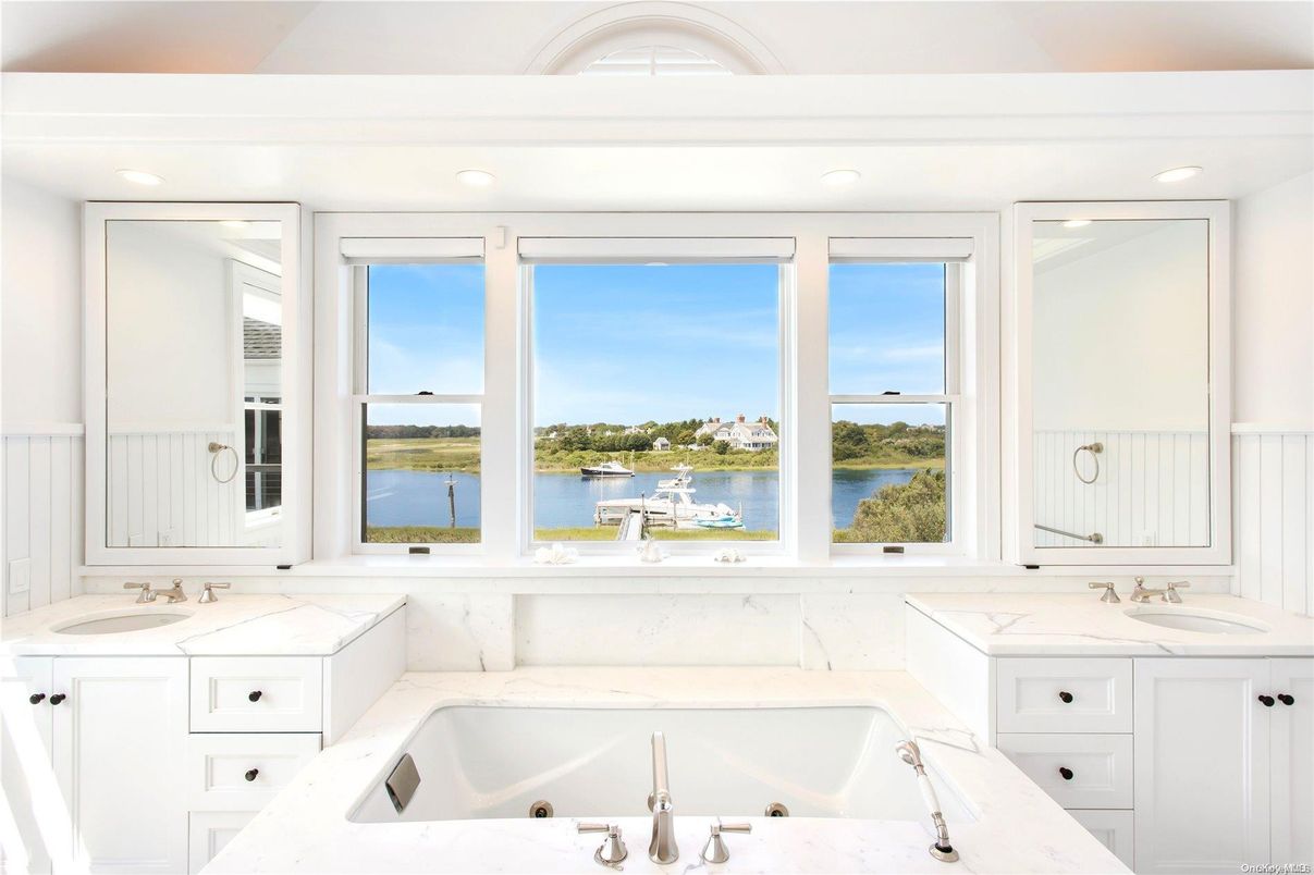 Bathroom, Dual Sink Vanities, Interior, Recessed Lighting, Water