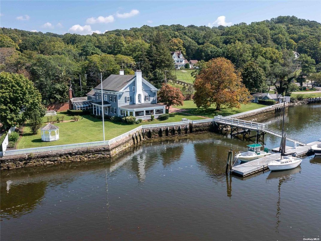 Exterior, Lake