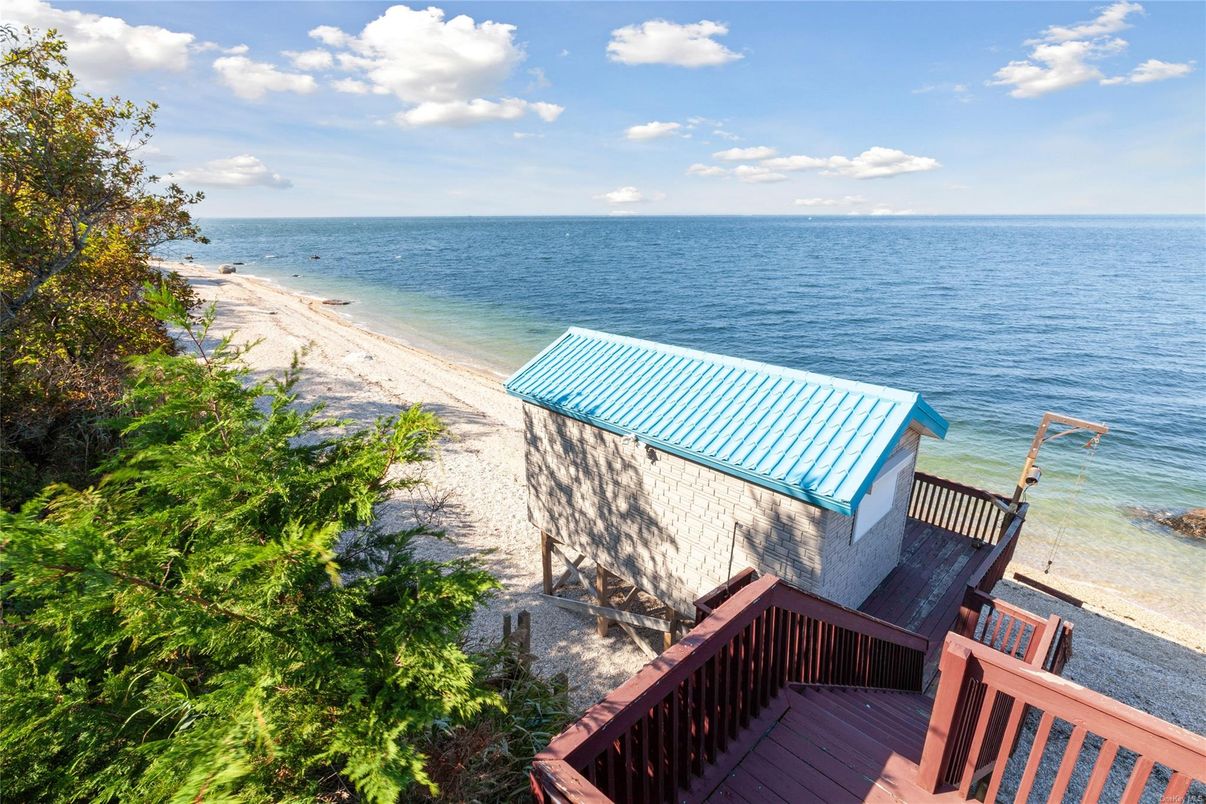 Exterior, Lake