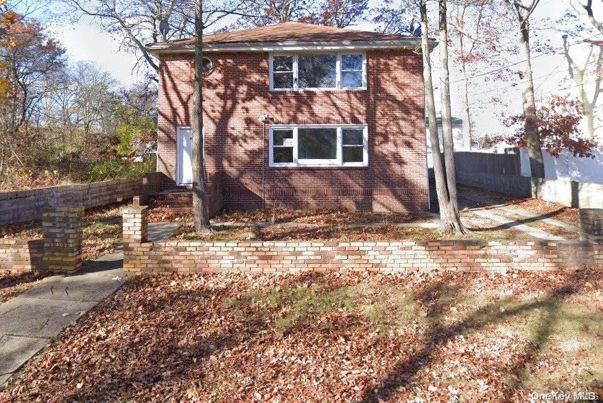 Exterior, Facade, Brick Facade, Split Level