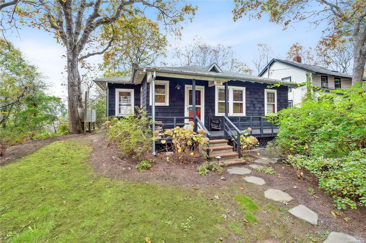Backyard, Exterior, Facade, Split Level