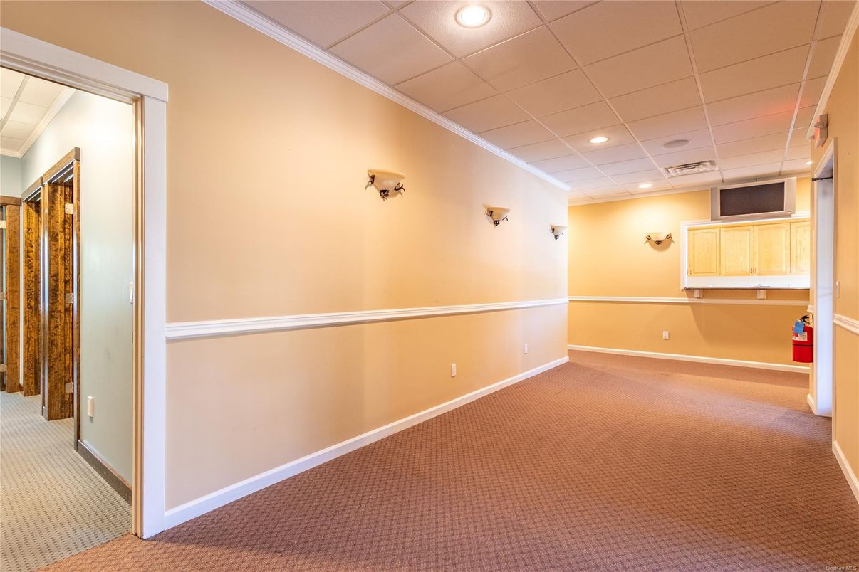 Empty room, Interior, Recessed Lighting