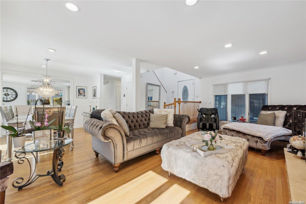 Chandelier, Dining room, Interior, Living room, Recessed Lighting, Wood Texture Flooring