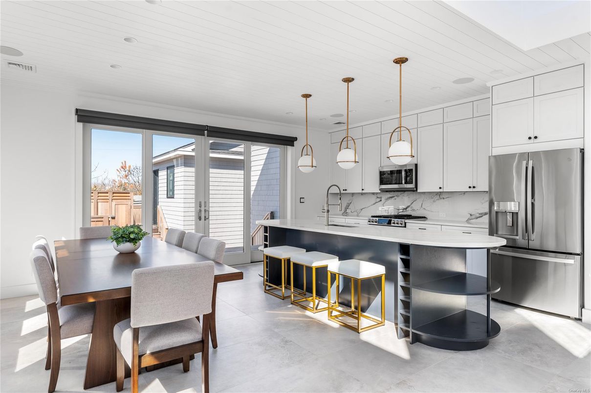 Dining room, Interior, Kitchen, Pendant Lights, Recessed Lighting, Stainless Steel Appliances