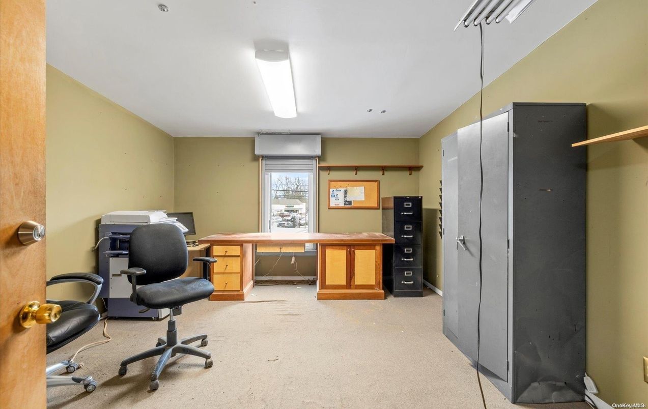 Home Office, Interior