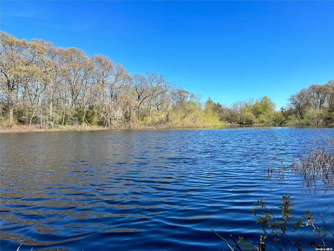 Exterior, Lake