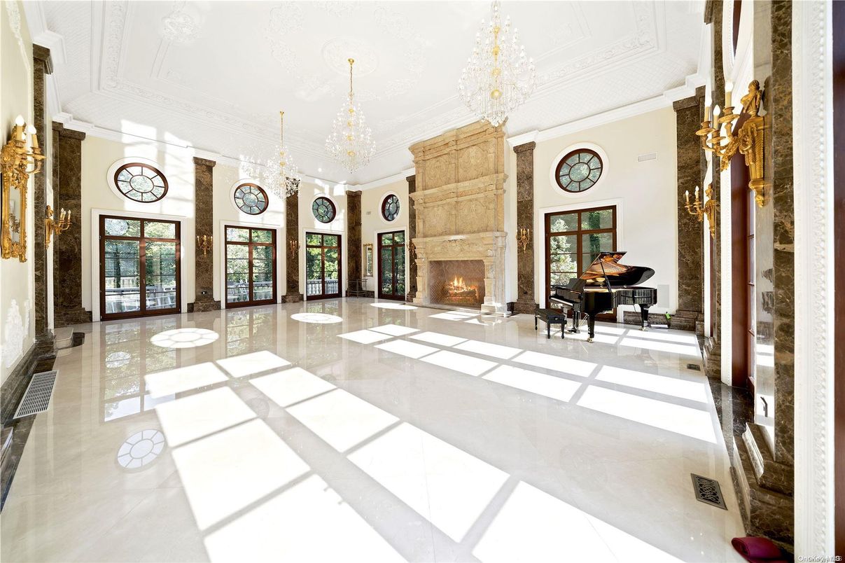 Chandelier, Fireplace, Interior, Piano