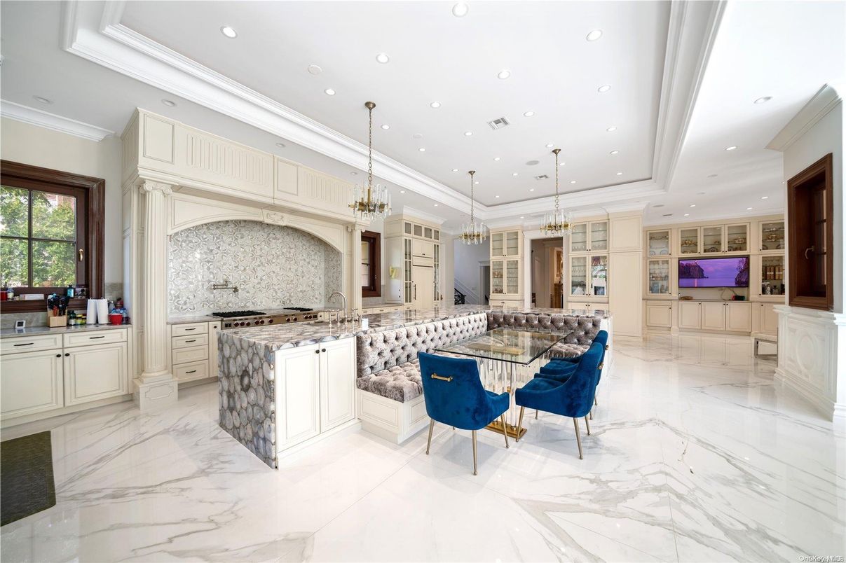 Chandelier, Dining room, Interior, Kitchen, Marble, Pendant Lights, Recessed Lighting