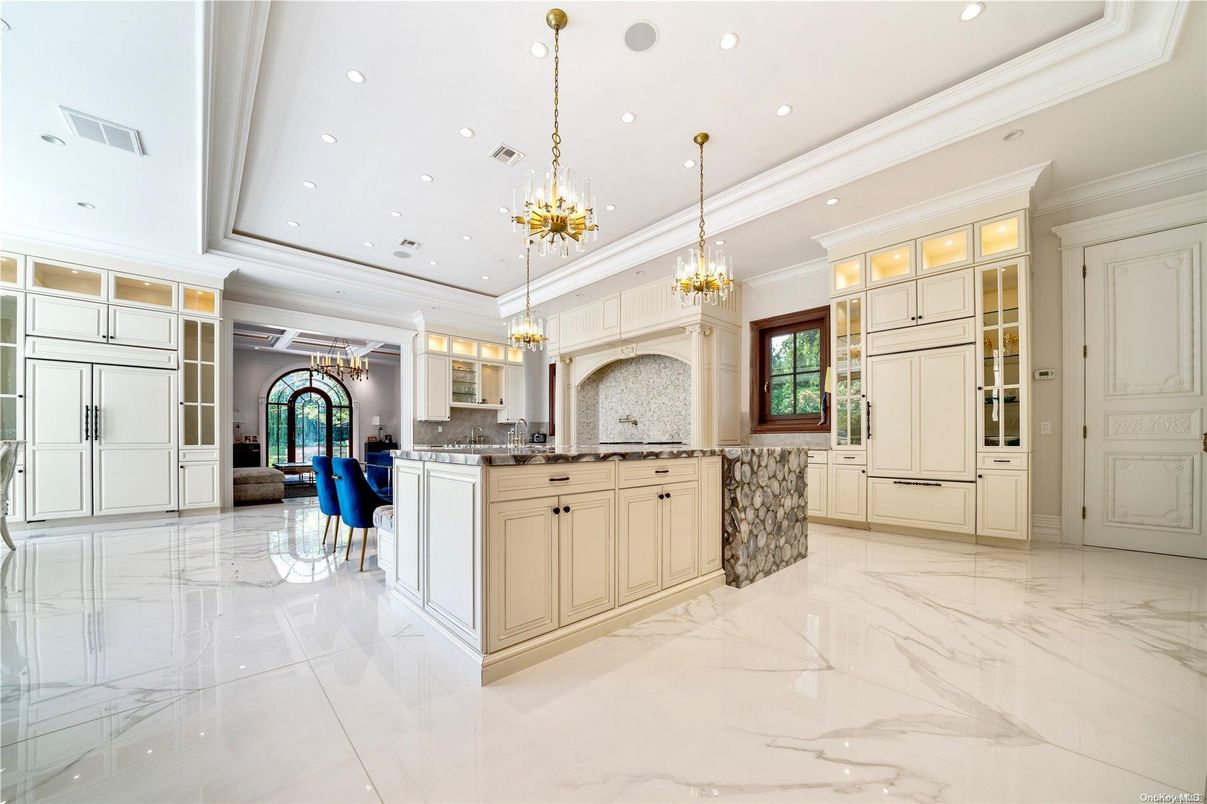 Chandelier, Interior, Kitchen, Marble, Pendant Lights, Recessed Lighting