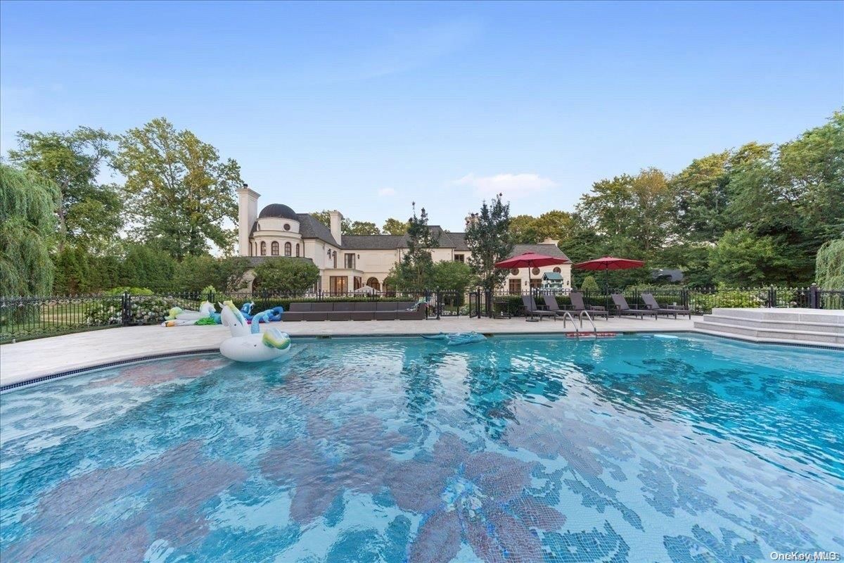 Exterior, Playground, Pool