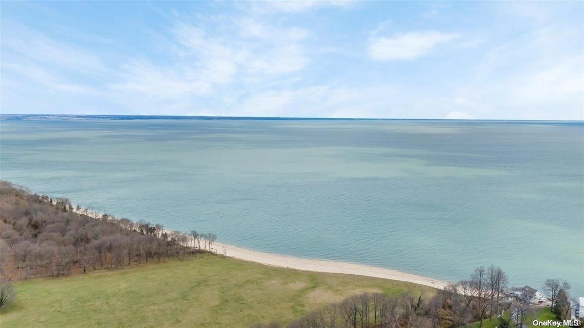 Exterior, Lake