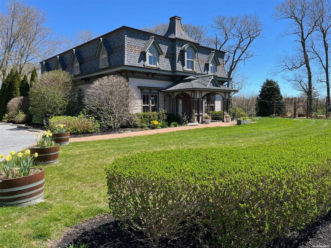 Backyard, Exterior, Facade, Queen Anne Victorian