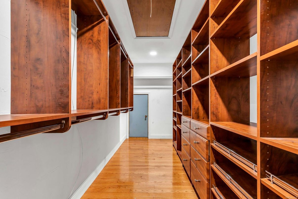 Interior, Recessed Lighting, Walk-in Closets, Wood Texture Flooring