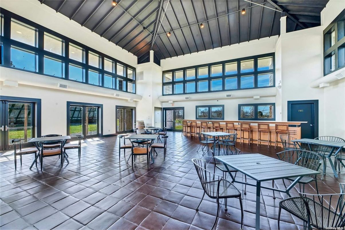 Dining room, Interior