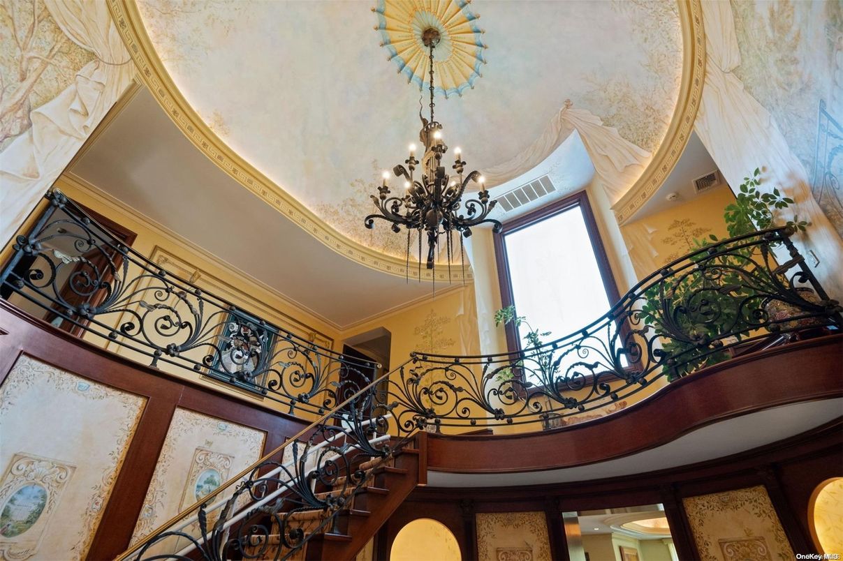 Chandelier, Interior