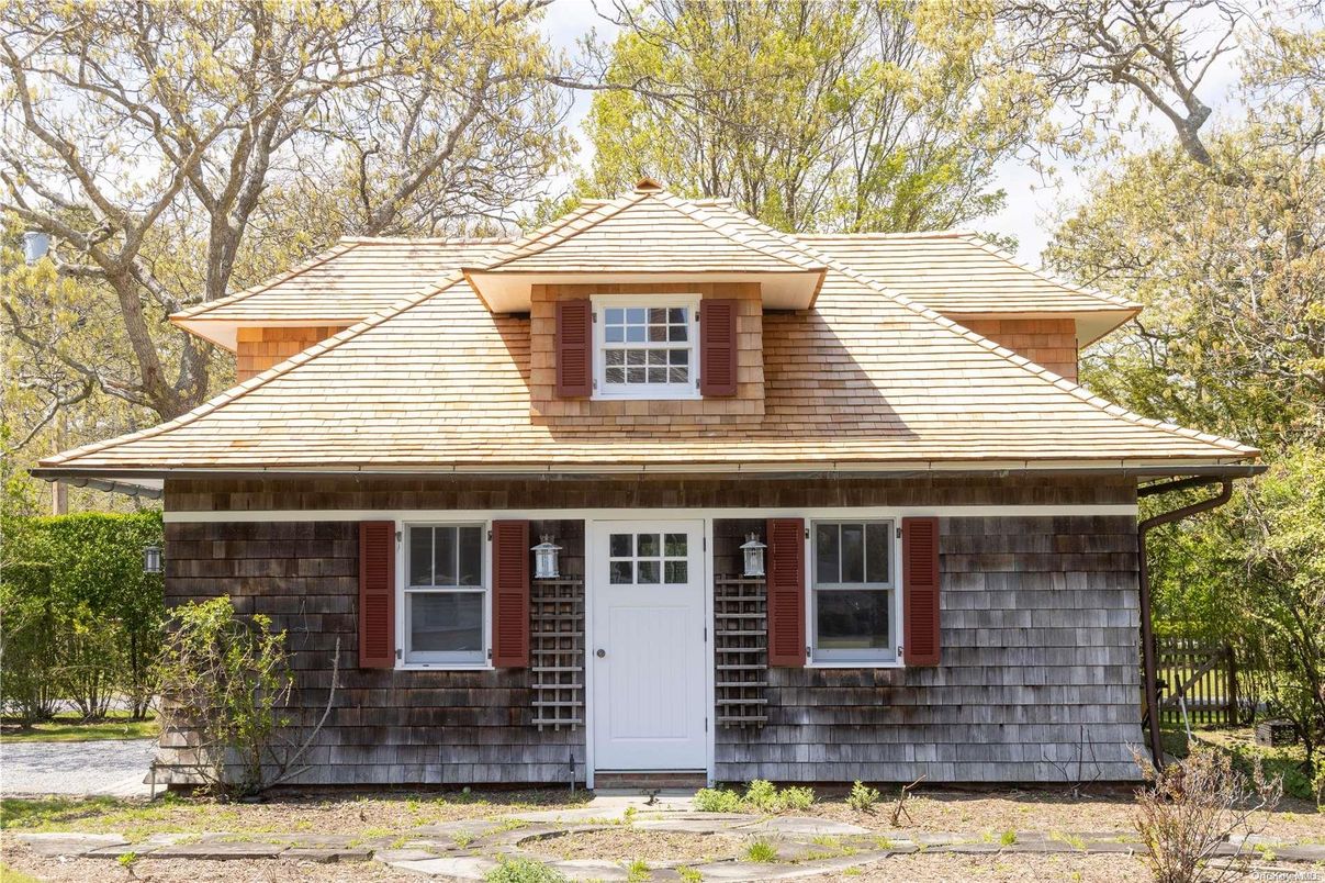 Exterior, Facade, American Foursquare