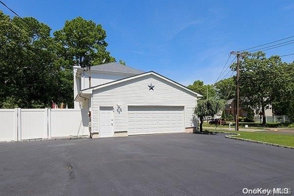 Detached Garage, Exterior