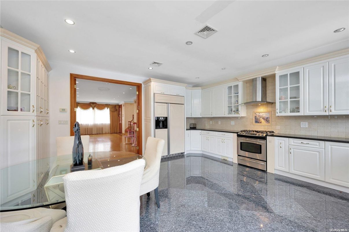 Dining room, Interior, Kitchen, Recessed Lighting, Stainless Steel Appliances