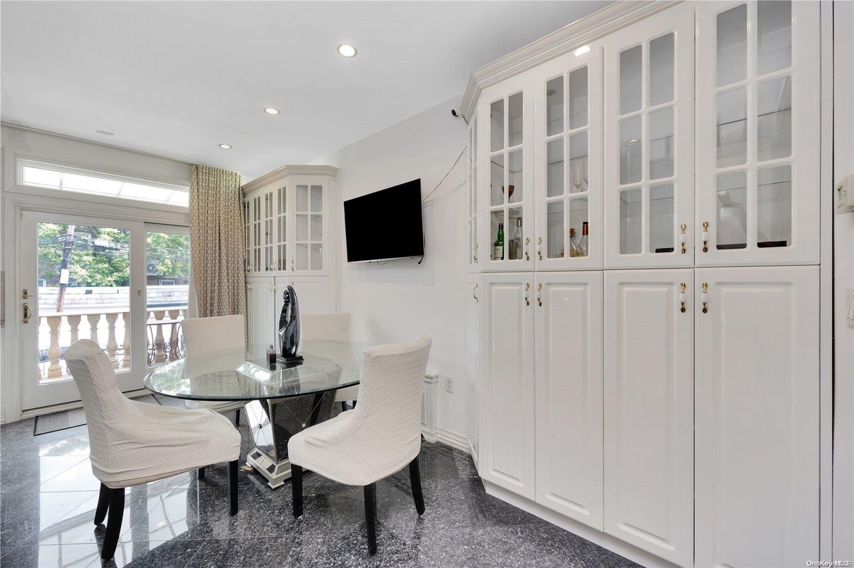 Dining room, Interior, Recessed Lighting
