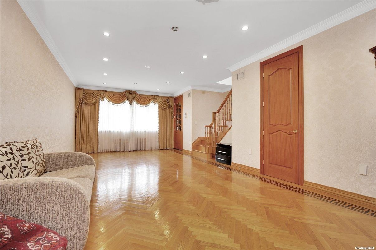 Interior, Recessed Lighting, Wood Texture Flooring