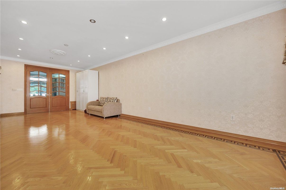 Empty room, Interior, Recessed Lighting, Wood Texture Flooring