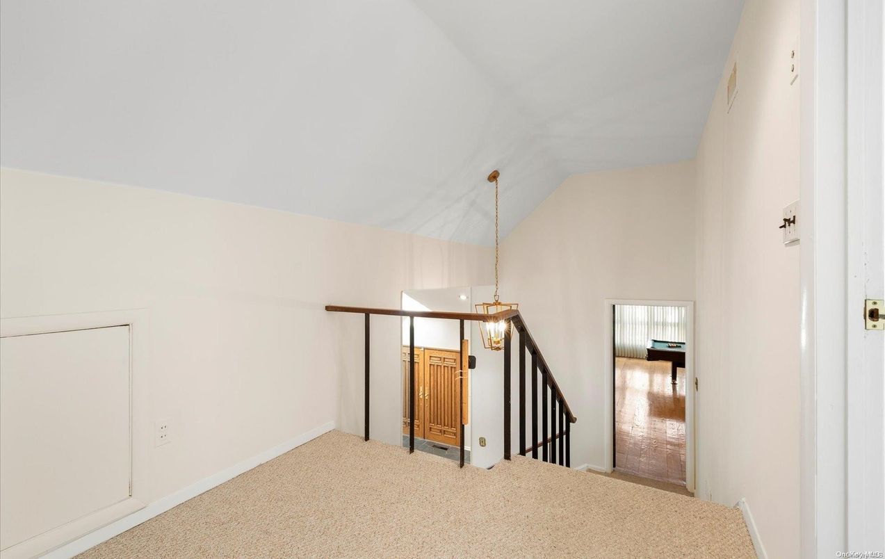 Empty room, Interior, Pendant Lights