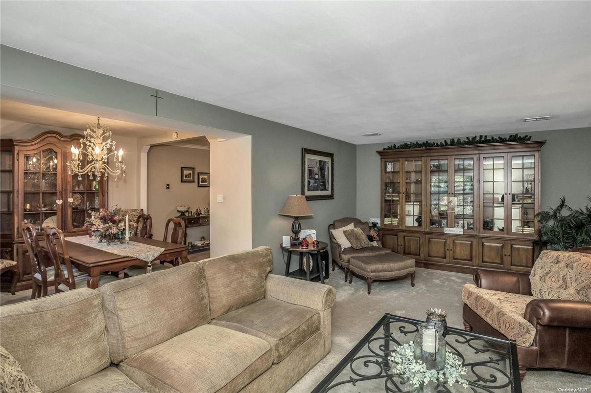 Chandelier, Dining room, Interior, Living room