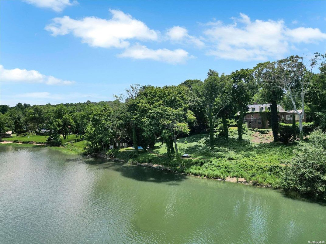 Exterior, Lake