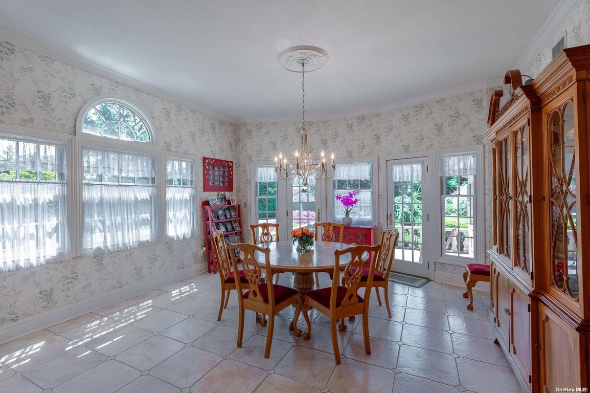 Chandelier, Dining room, Interior