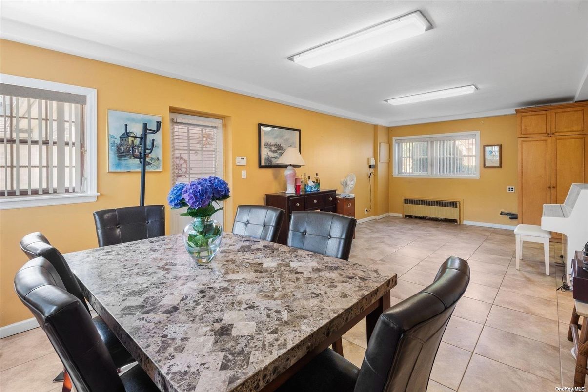 Dining room, Interior