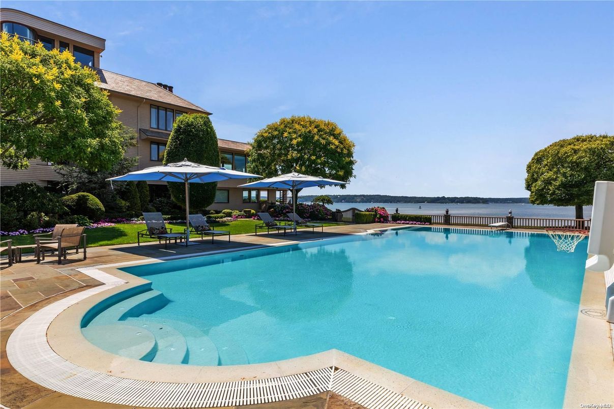 Exterior, Pool, Water