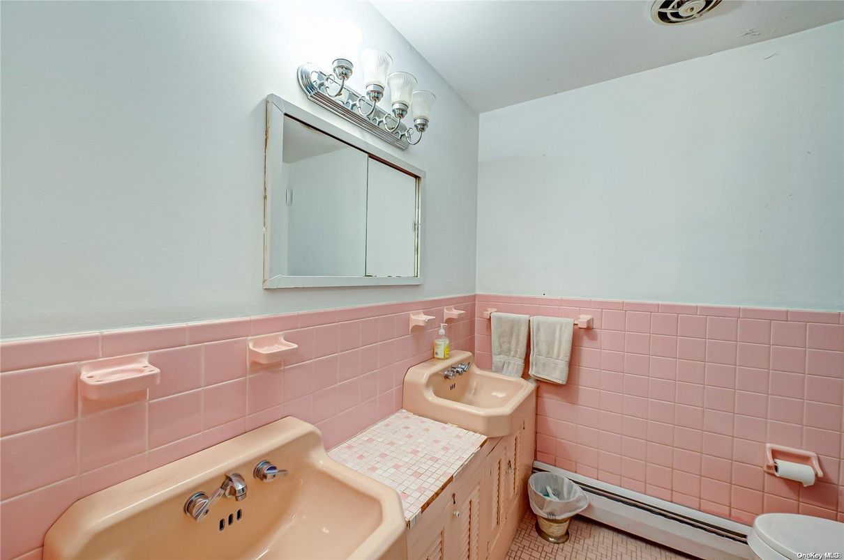 Bathroom, Interior, Tile Countertops