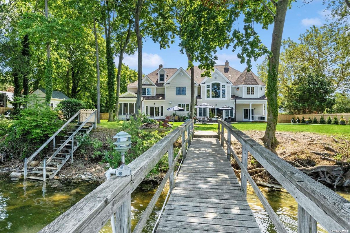 Exterior, Lake