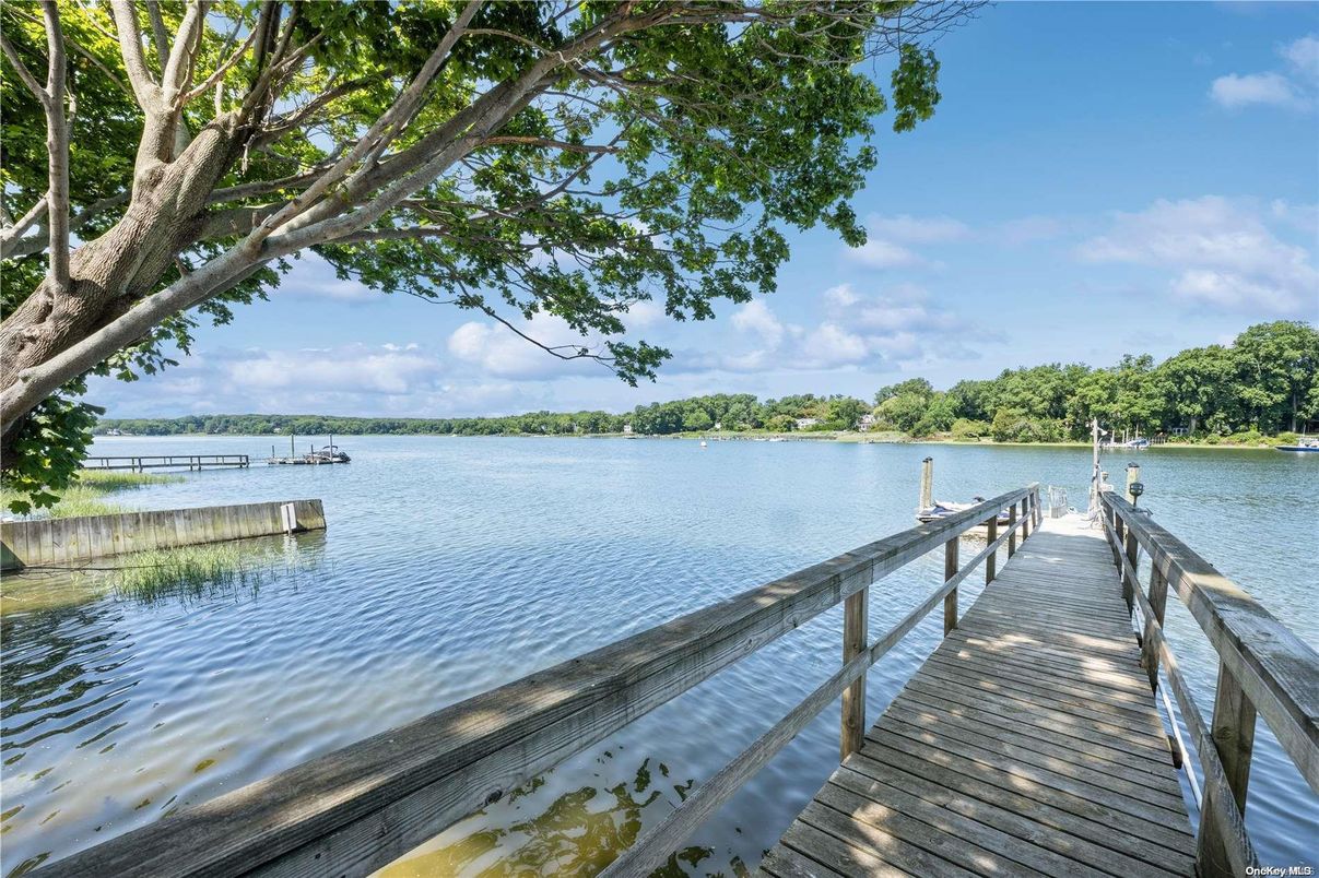 Exterior, Lake