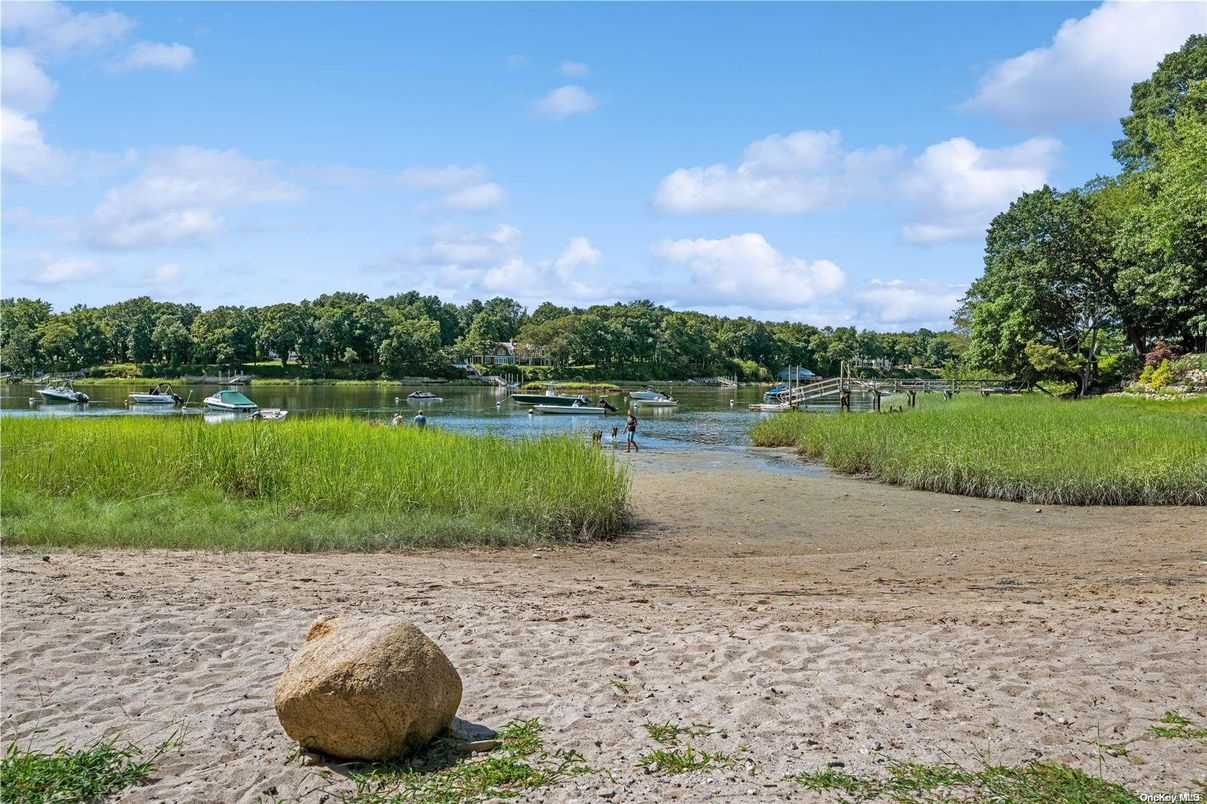 Exterior, Lake