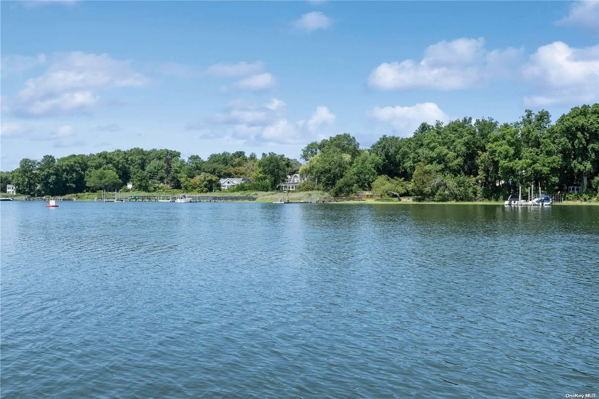 Exterior, Lake