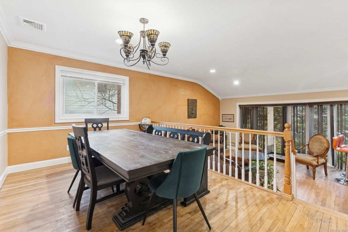 Chandelier, Dining room, Interior, Recessed Lighting, Wood Texture Flooring