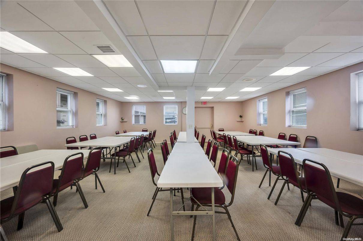 Dining room, Interior, Recessed Lighting
