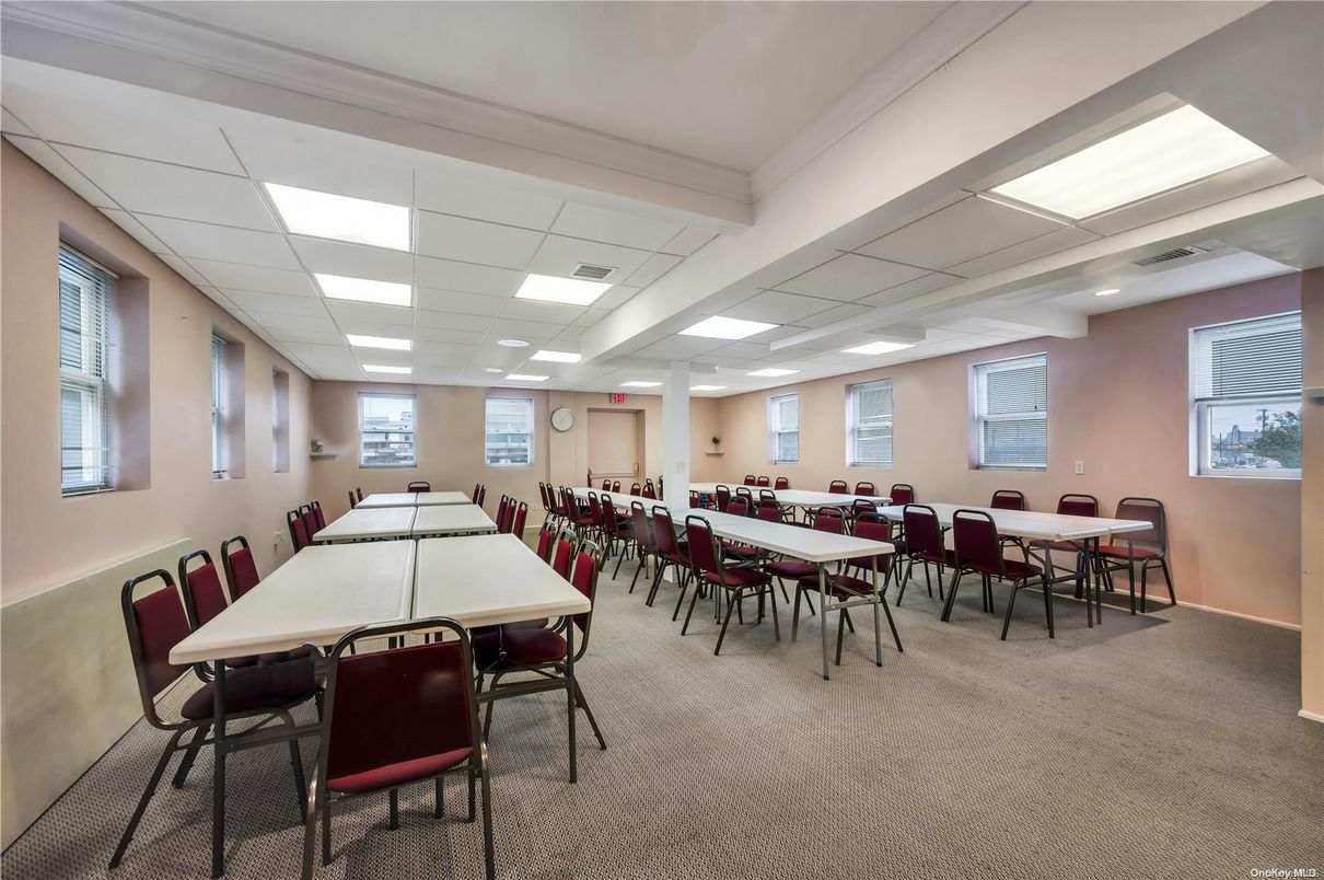 Dining room, Interior, Recessed Lighting